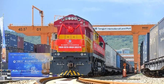 绕开马六甲，“云品出海”18天抵达孟加拉——昆明“郑和号”如何撬动孟中印缅经济走廊？